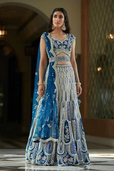 Scallop Dupatta, Sheer Dupatta, Zardosi Embroidery, Latest Bridal Lehenga, Indian Outfits Lehenga, Applique Work, Embroidered Motifs, Blue Lehenga