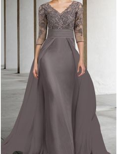 Elegant Flow: Plain Georgette A-Line Dress - Flattering Formal Midi for Ladies  https://www.youtube.com/watch?v=4w5RGBIcW0I Bride Dress Plus Size, Mother Of The Groom Gowns, Sukienki Plus Size, Mother Of The Bride Dresses Long, Plus Size Elegant, Mother Of Groom Dresses, Dress Wedding Guest, Mother Of Groom, Groom Dresses