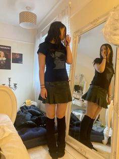 Black Pleated Mini Skirt Outfit, Faye Webster Concert Outfit, Mitski Concert Outfit, Skins Outfit, Losercore Outfits, Looks Country, Fall Fits