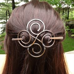 Hair Barrette (comes with 2 sticks)  Wear as a barrette OR a bun cover holder  -Wire wrapped solid copper metal hair slide/barrette in a unique spiral design.    -Made to be strong, yet flexible so that you may gently bend it to the shape of your head & hairstyle -perfect for everyday wear  -a great gift for the stylish woman with beautiful long hair SIZE:  Main component is 3.5 inches long and 3.5 inches tall.  The pin sticks that go through the main component are 5 inches long.   See more hair Leia Hair, Jewel Tone Earrings, Flower Girl Jewelry Set, Old Fashioned Wedding, Handmade Hair Clips, Hair Brooch, Bun Holder, Hair Clips For Women, Handmade Hair Clip