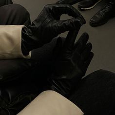 Social Lifestyle, Kaz Brekker, Lucius Malfoy, Shatter Me Series, Aaron Warner, Shatter Me, Black Gloves, Six Of Crows, Persona 5