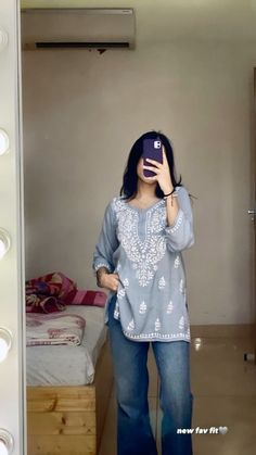 Fence Kurti Design, Short Chicken Kurti With Jeans, Kurta With Baggy Jeans, Modern Kurti Design Style With Jeans, Kurti And Jeans Outfit Ideas, Desi Short Kurti Aesthetic, Chicken Kurti With Jeans, Kurtis On Jeans, Girls In Kurti Aesthetic