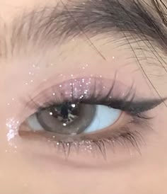 Glitter eye makeup Simple Sparkly Eye Makeup, Soft Glitter Makeup, Pink Glittery Eye Makeup, Simple Glitter Eye Makeup, Eye Glitter Makeup, Sparkly Eye Makeup, Glittery Eye Makeup, Milani Baked Blush, Eye Glitter