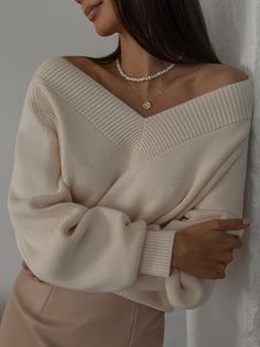 LICHI - Online fashion store :: Oversized V-cut sweater Oversize Sweaters, Rok Midi, Sandal Tali, Oversize Pullover, Women Sweater, Knitted Top, Wide Pants, Pullover Shirt, Online Fashion Stores