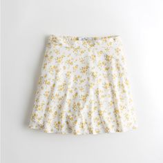 Yellow And Green Flower Skirt. Never Worn Loose Skirt, Mini Skater Skirt, Flower Skirt, A Line Mini Skirt, Floral Mini Skirt, Outfits For Teens, Daily Fashion, Skater Skirt, Hollister