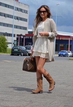 Dress With Cowboy Boots Wedding Guest Fall, Western Boots With Dresses Outfit, Boots Mode, Change Your Wardrobe, Western Boots Outfit, Cowboy Boot Outfits, Outfit Botas, Botas Western, Bota Country