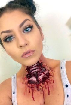 15-Horror-Halloween-Neck-Makeup-Ideas-Styles-Looks-2018-16 Horror Halloween Costumes Women, Creepy Halloween Costumes Women, Halloween Lip Makeup, Neck Bones