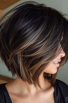 Dunkler Bob: 37+ charmante Schnitte für jeden Anlass - hairtastic.de Long Bob A Line, Medium Aline Bob, Dark Brown Bob With Highlights, Slightly Angled Bob, Dark Brunette Bob, Long Inverted Bob Hairstyles, Short Inverted Bob Hairstyles, Long A Line Bob