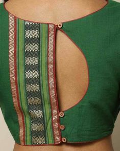 Green Blouses For Women, ब्लाउज बैक नेक डिजाइन, Saree Kanchipuram, Cotton Saree Blouse Designs, Cotton Blouse Design, Sari Design, Saree Tassels, Backless Blouse Designs