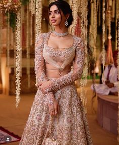 Khushi Kapoor Lehenga, Tarun Tahiliani Lehenga, Khushi Kapoor, Couture 2024, Indian Bride Outfits, Classy Outfits For Women, Bridal Lehenga Red, Indian Saree Blouses Designs, Draped Blouse