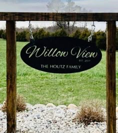 the sign for willow vien is in front of some rocks and grass with trees in the background