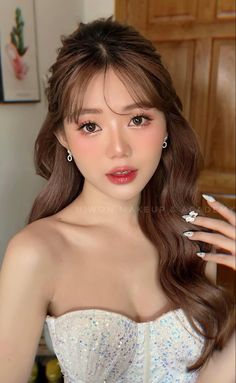 Sweet 17 Makeup Look, Korean Makeup Look For Prom, Makeup Looks For Debut, Simple Elegant Wedding Makeup Brides, Makeup For Debut, Prom Korean Makeup, Simple Makeup For White Dress, Birthday Makeup Asian, Natural Bridal Makeup Asian Brides