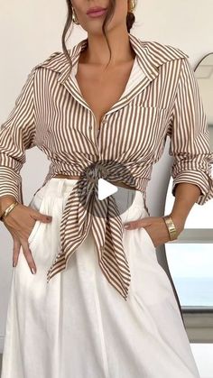 Smart Dressing, Blouse Style, Fashion Hacks, August 17, Refashion Clothes, Clothing Hacks, Fashion Colours, Blouse Styles, Summer Fashion