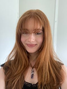 Bangs On Ginger Hair, Ginger Hair With Fringe Bangs, Gingers With Bangs, Light Red Hair Natural, Fringe Ginger Hair, Ginger Hair With Wispy Bangs, Wispy Curtain Bangs Red Hair, Straight Red Hair Natural