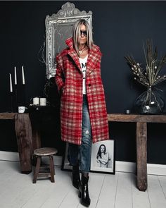 Cooler Look, Plaid Coat, Red Coat, Women's Jackets, Fashion Mistakes, Fashion Over 50, Looks Style, Winter Fashion Outfits