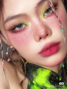 Green Douyin Makeup, Douyin Make Up, Neon Green Makeup, Make Up Douyin, Maquillage On Fleek, Green Makeup, Eye Makeup Designs