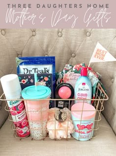 self care basket for Mother's Day Diy Mother's Day Gift Basket, Homemade Gifts For Mom, Mothers Day Baskets, Best Gift Baskets, Mom Gift Basket, Birthday Basket, Cute Gifts For Friends, Themed Gift Baskets, Gift Delivery