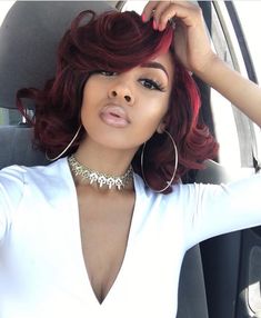 Wine Color Hair, Strip Hair, Red Bob Hair, Hair Burgundy, Haircuts Curly, Hairstyles Quick, Curly Weave, Ombre Bob, Black Bob