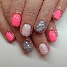 Acryl Nägel werden oft mit Gelnägeln verwechselt, deshalb zeigen wir Ihnen in diesem Beitrag, wo die Unterschiede zwischen beiden Nagelarten liegen. Cute Summer Nail Designs, Nails With Glitter, French Pedicure, Gel Pedicure, Summer Gel Nails, Short Gel Nails, Stiletto Nails Designs, Cute Summer Nails, Gel Nail Colors