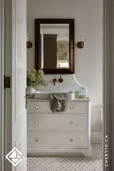 Charming guest bathroom with a warm white bathroom vanity with fluted drawer fronts and a curved marble backsplash Vanity Guest Bathroom, Green Shower Tiles, Curved Marble Backsplash, Fluted Drawer Fronts, Green Shower Tile, Shower Tiles, Marble Backsplash, Marble Vanity, Custom Vanity