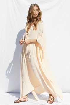 Flowy Dresses, Hippy Chic, Boho Aesthetic, Chic Clothing, Wardrobe Ideas, Summer Fashion Trends, Diy Couture, Kaftan Dress, Creative Fashion