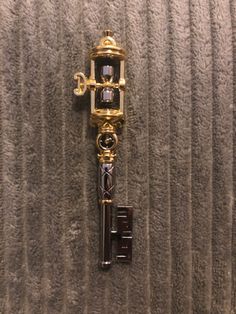 Cool Keys Designs, Cool Keys, Key Magic, Fantasy Key, Gold Key Aesthetic, Fantasy Keys Aesthetic, Key Aesthetic Dark, Keys Aesthetic, Antique Key Aesthetic