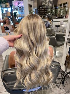 Blonde With Some Brown, Blonde Extensions With Lowlights, Stunning Blonde Hair, Hair Color Inspo Blonde, Cute Blonde Highlights, Hair Inspo Blonde Highlights, Full Highlights Blonde On Brown Hair, A Lot Of Highlights, California Blonde Hair Sun Kissed