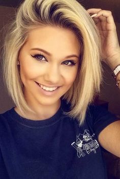 Blonde Short Hairstyles for Round Faces ★ See more: http://glaminati.com/blonde-short-hairstyles-for-round-faces/ Bob Hairstyles For Round Face, Hair 2018, Short Hair Wigs, Long Pixie, Round Face Haircuts, Short Hair Styles For Round Faces, Penteado Cabelo Curto, Short Hairstyle, Round Faces