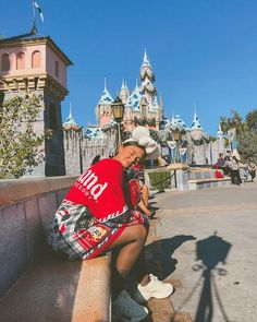 Disneyland Christmas Photo Ideas, Disney Christmas Pictures Ideas, Christmas At Disney, Disneyland Outfits Christmas, Disney Christmas Outfits Women