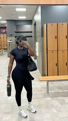 Workout Fits Black Women, Black Women Workout Outfits, Black Woman Fit Aesthetic, Curvy Gym Body Type, Cute Gym Outfits Black Women, Workout Clothes Black Women, Bulking Before And After Women, Curvy Healthy Aesthetic