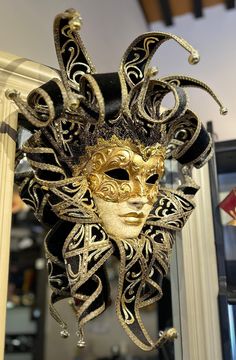 Handmade Venetian mask of the Jester, decorated with gold leaf, antique crackling and a gold trim. The pointed headpiece is made of black velvet and has golden bells. This type of mask is also named Venetian-wall mask because it can be used very successfully as a wall decoration and wall art, but the Jester mask can also be used for events like Mardi Gras, Venetian carnival, masked balls, masquerade balls or bal What a. Two ribbons are attached for wearing. beautiful mask also a special father d Venetian Jester, Venetian Masks Art, Jester Mask, Mask Ball, Venetian Masquerade Masks, Venetian Carnival Masks, Mask Aesthetic, Jester Hat, Ren Fair