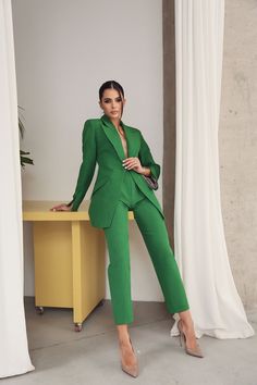 Banana Trousers with Wide Belt Green – VICLAN Green Suit Women, Flared Jacket, Women Office Outfits, Green Dress Outfit, Woman Suit, Business Outfits Women, Green Suit, Woman Suit Fashion, Fabric Structure