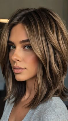 ☀️ Easy Medium Length Hair With Long Layers Medium-Length Shag Haircuts Inspiration 🌟 Short Haircut With Layers And Face Frame, Shoulder Length Hair With Layers Brunette, Medium Hair Trim Ideas, Vertical Layers Haircut, Wavy Hair Cuts Short Medium, Black Hair With Layers Medium, Mid Length Hair With Layers Brunette Caramel Balayage, Face Framing Layers With Long Bangs, Long Layer Lob