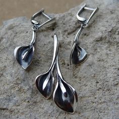 Delicate Calla Lily Flower Design Set include a pair of Earrings and a matching Pendant. Made from Sterling Silver .925! Chain not included. Earrings Height - 3,6 cm Pendant Height - 3,7 cm Set Weight - approx. 6-7 gr. The items are stamped/marked .925! 100% guaranteed quality. Images are real and not processed with Photoshop. All of this can be seen in the photos. NOTE: Due to the difference device/monitors being used, pictures may not reflect the actual colour of the item. Copyright infringeme Lily Flower Design, Calla Lily Flower, Bridesmaid Gifts Jewelry, Earrings Pendant, Silver 925 Necklace, Unisex Jewelry, Lily Flower, Design Set, Calla Lily