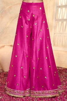 Brocade Plazo Suits, Magenta Suits Indian, Kali Plazo Suit Design, Short Kurti With Plazo Style, Kali Plazo Designs, Skirt Plazo Design, Brocade Kurta Designs, Brocade Suit Design, Short Kurti With Sharara