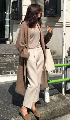 Outfit Minimalista, Long Sweater Jacket, Oversized Cardigan Sweater, Minimalist Moda, Cardigan Oversized, Loose Cardigan, Mode Casual, Long Sweater, Oversized Cardigan