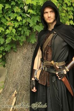 Medieval male #ensemble. Robin Hood Kostüm, Assassin Cosplay, Rogue Assassin, Ren Faire Outfits, Scifi Horror, Fair Outfit, Character Game