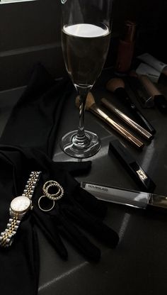 Mafia Wives, Rich Girl Aesthetic, Dark Feminine Aesthetic, Luxury Lifestyle Dreams, Classy Aesthetic, Luxury Aesthetic, Future Lifestyle, Aesthetic Women, Black And White Aesthetic