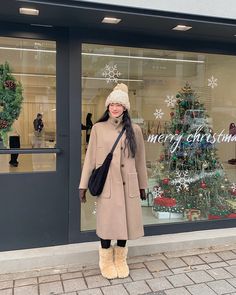 Ulzzang Makeup, Cafe Ideas, Business Women, Winter Outfits, Cafe, Outfit Inspo, Christmas, Quick Saves, Color