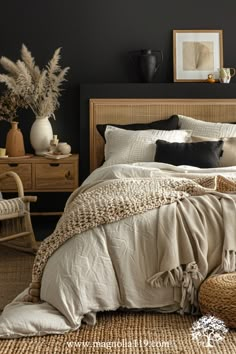 Create a cozy haven with black walls and warm neutral tones. Explore ideas on using beige bedding, wooden furniture, and soft throws to balance the dark walls and add warmth to your bedroom. Ideal for a comforting and stylish retreat! 🌿 Visit our website for 20 additional ideas! Click now! Black Wall Wood Headboard, Dark Organic Modern Decor Bedroom, Black Wall Bedroom Aesthetic, One Dark Wall Bedroom, Beige And Black Bedding, Wood And Black Bedroom, Beige Bedding Aesthetic, Dark Master Bedrooms Decor, Beige Bedding Ideas