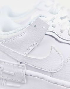 Baskets par Nike Cet article n'est pas inclus dans les promos Modèle bas Fermeture à lacets Languette et cheville rembourrées Griffe Nike emblématique Perforations pour une meilleure aération Semelle intermédiaire en mousse avec amorti Air Semelle extérieure en caoutchouc résistant Semelle concentrique antidérapante Air Force 1 Shadow, Nike Branding, Nike Brand, Nike Fashion, Profile Design, Air Force 1, Nike Logo, Nike Air Force, Low Profile