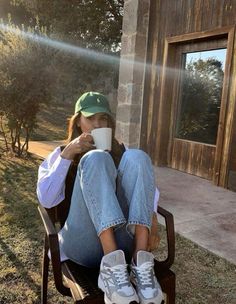 Naomi Westfield and Nicholas Rose | you deserve each other aesthetic | Sarah Hogle Surfergirl Style, Photography Poses Women, Instagram Photo Inspiration, Mode Inspo, Hiking Outfit, Insta Photo Ideas, Looks Style, Mode Inspiration