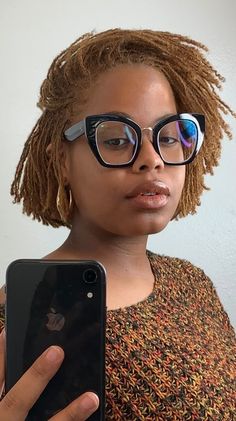 Liliane Ford || M I C R O L O C S M A Y H E M & M O R E | WOULD YOU CUT YOUR OWN LOCS!? ✂️ The number one question I always get is “How did you get your BOB!?” I’ve been cutting my own hair... | Instagram Microloc Inspiration, Hairstyles Over Locs, Rose Moisturizer, Colored Locs, Dreadlocks Hair Care, Loc Maintenance