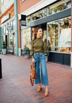 Petite Fashion Inspiration, Simple Chic Style Minimal Classic, Frye Natalie Short Engineer Outfits, Preppy 40 Year Old Outfit, Crop Jeans And Boots, Laid Back Chic Outfits, End Of Summer Work Outfits, Evereve 2023, Casual Sahm Outfits