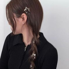 Department Name: ADULT Gender: WOMEN Material: ALLOY Hign-concerned Chemical: None Type: Barrettes Item Type: headwear Pattern Type: Floral Style: fashion Winter Packaging, Star Hair Accessories, Girl Material, Y2k Hairstyles, Silver Hair Clip, Store Pictures, Metal Star, Clip Hairstyles, Star Hair