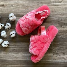 Brand New In Box Floral Pattern Ugg Platform Slippers, Pink Ugg Slippers, Fluff Yeah Slide, Ugg Scuffette, Ugg Slides, Strawberry Color, Ugg Dakota, Pink Uggs, Ugg Tasman Slippers