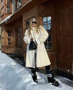 Smart Winter Outfits Women, Smart Winter Outfits, Classic Winter Outfits, Outfit Women Casual, Outfits Women Winter, Winter Mountains, Snow Trip, Brunch Dress, Cozy Winter Outfits