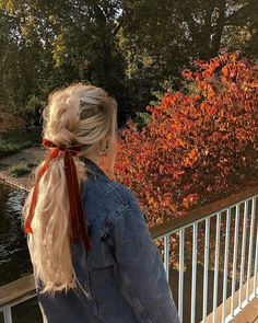 Christmas Hairstyles With Bangs, Christmas Party Hair Updo, Hairstyles With Ribbons Braided, Hairstyles For Autumn 2023, Braided Hairstyles Ribbon, Red Hair Ribbon Aesthetic, Braid Aesthetic Hairstyles, Braid And Ribbon Hairstyles, Christmas Hair Ribbon