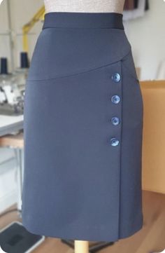 Pola Rok, Womens Skirt Outfits, Classy Skirts, Skirt Winter, 2piece Outfits, Work Dresses For Women, Stylish Work Attire, Elegant Dresses Classy