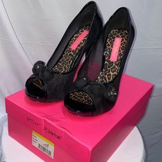 Betsy Johnson Size 10 Black Heels- Never Worn 2000s Shoes, Mcbling Fashion, Pretty Heels, Aesthetic Ig, Betsey Johnson Shoes, Cute Heels, Girly Shoes, Shoe Inspo, Swag Shoes